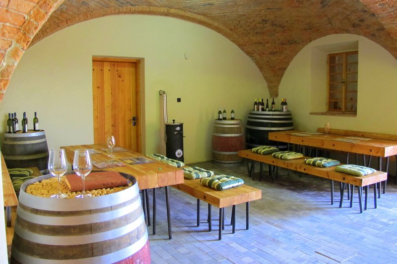 Vinařství Mikrosvín Mikulov, sklepy Dolní Dunajovice