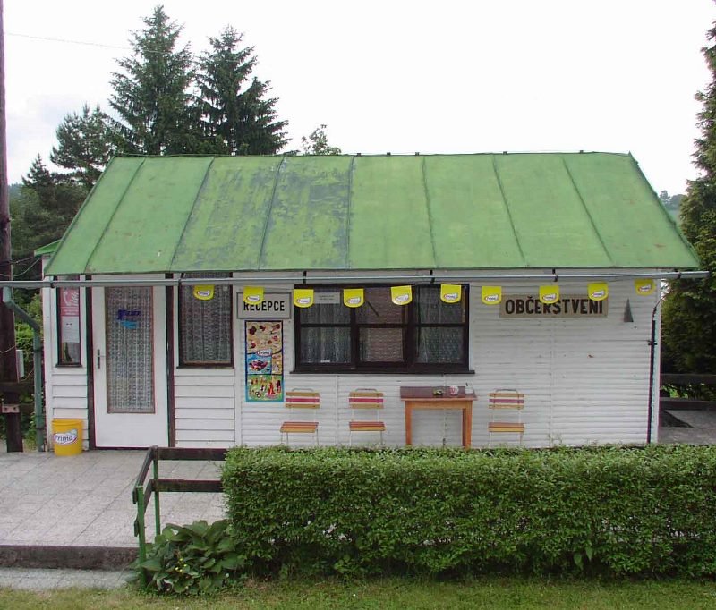 Yachtclub Pardubice, sportovní areál a ubytování na Seči