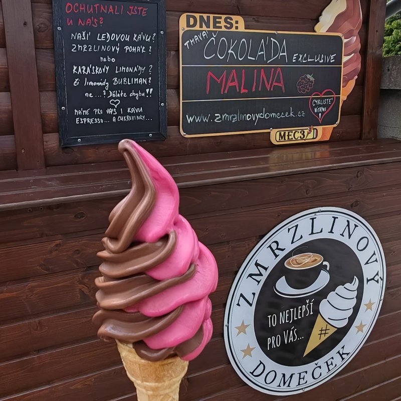 Zmrzlinový a Vinný domeček Hrádek