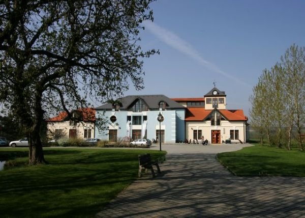 Resort Darovanský dvůr